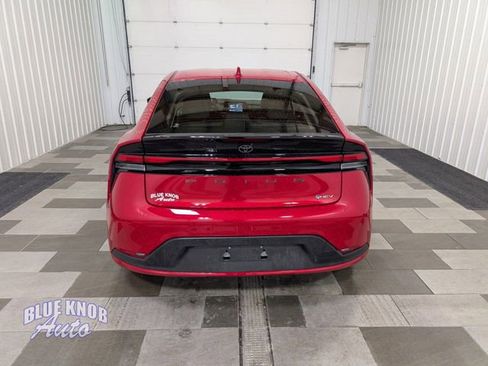 Used 2025 Toyota Prius LE image 3