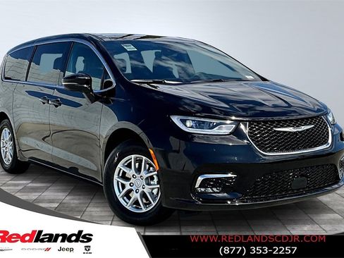 New 2026 Chrysler Pacifica Select image 1