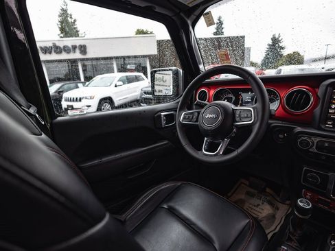 Used 2021 Jeep Wrangler Rubicon w/ Uconnect 4C Nav & Sound Group image 24