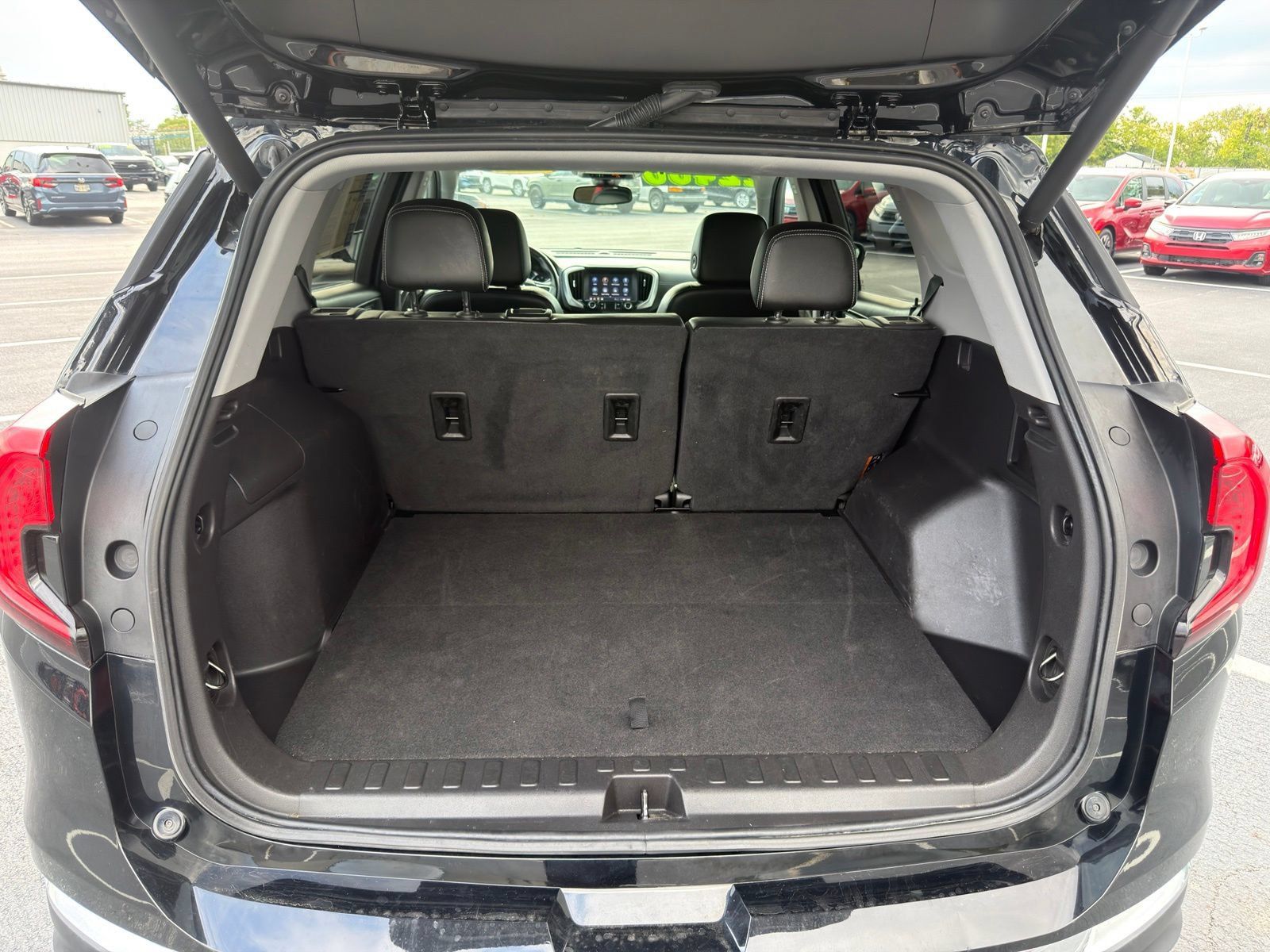 Used 2023 GMC Terrain SLT AWD/4WD image 28