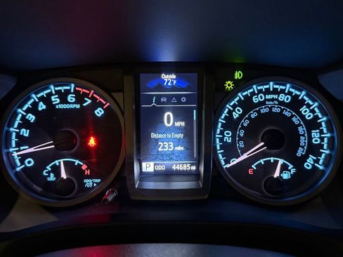 Used 2022 Toyota Tacoma TRD Sport w/ Technology Package image 18