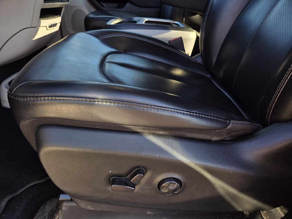 Used 2023 Chrysler Pacifica Touring-L FWD image 15