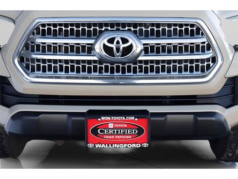 Used 2017 Toyota Tacoma TRD Off-Road image 8