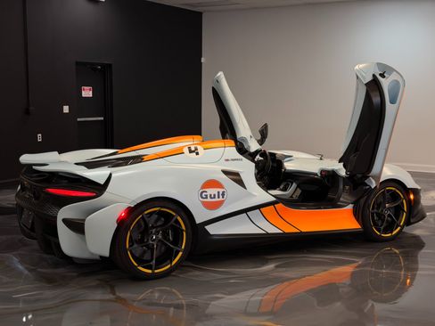 Used 2021 McLaren Elva RWD image 27