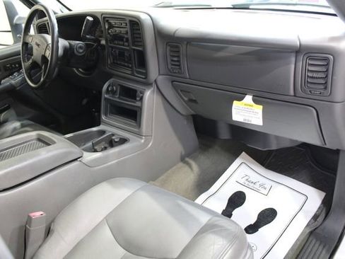 Used 2005 GMC Sierra 2500 SLT w/ Heavy-Duty Power Package image 16