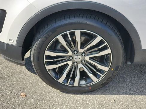 Used 2017 Ford Explorer Platinum image 12