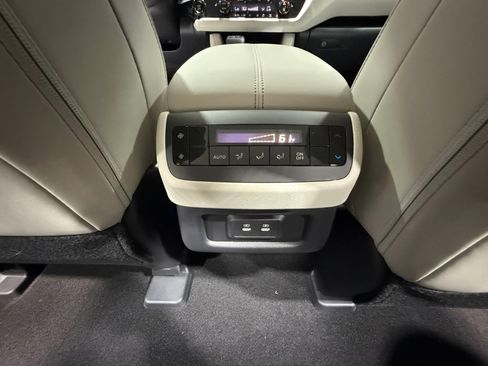 New 2026 Nissan Pathfinder SL image 32