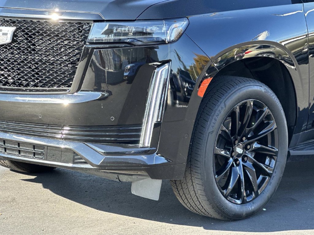 Used 2023 Cadillac Escalade Sport w/ LPO, ONYX Package AWD/4WD image 8