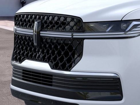 New 2026 Lincoln Navigator L Reserve w/ Jet Appearance Package AWD/4WD image 17