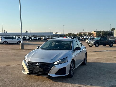 Certified 2025 Nissan Altima 2.5 SV FWD image 8