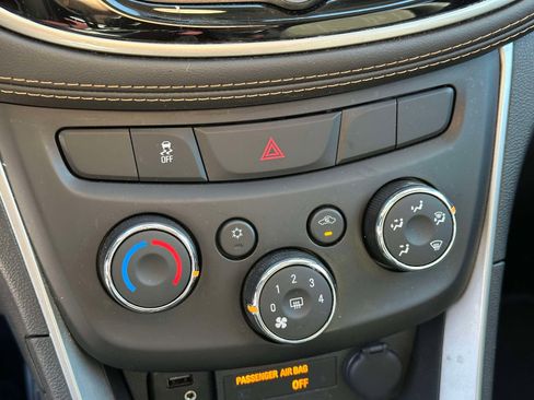 Used 2022 Chevrolet Trax LT w/ LT Convenience Package image 28