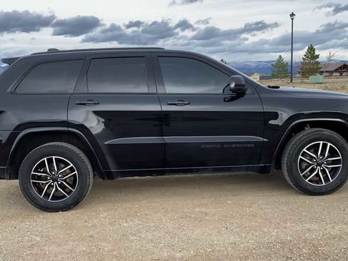 Used 2019 Jeep Grand Cherokee Altitude image 9