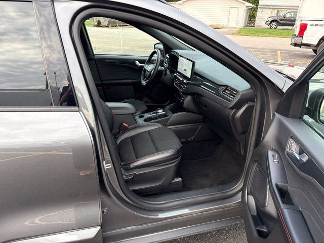 Used 2024 Ford Escape ST-Line w/ Tech Pack #1 AWD/4WD image 6