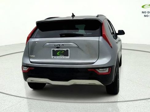 Used 2024 Kia Niro Wave w/ Wave Preserve Package FWD image 8