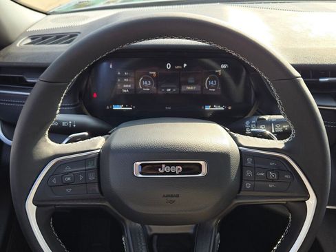 New 2025 Jeep Grand Cherokee Altitude image 35