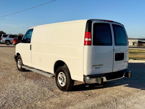 Used 2019 GMC Savana 2500 w/ Driver Convenience Package image 5
