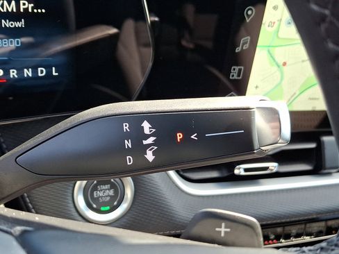 Used 2025 Chevrolet Equinox LT w/ Safety and Technology Package image 18