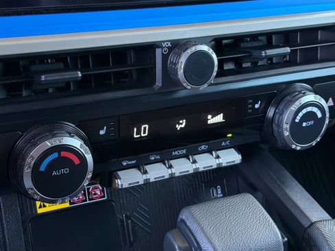 Used 2025 Toyota Tacoma 4x4 Double Cab image 21