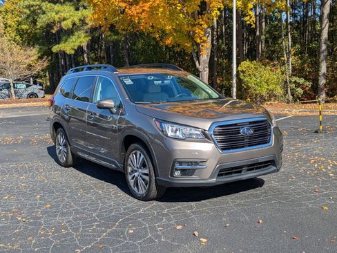 Used 2022 Subaru Ascent Limited w/ Technology Package image 3