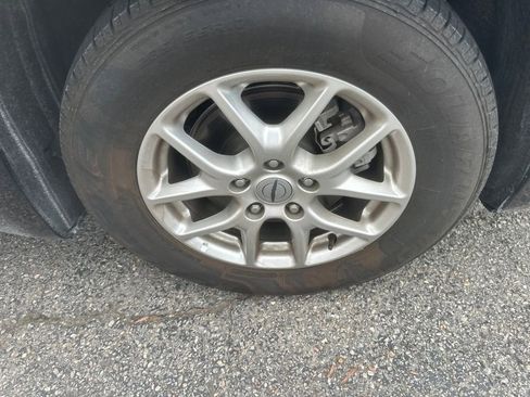 Used 2024 Chrysler Pacifica Touring-L image 16