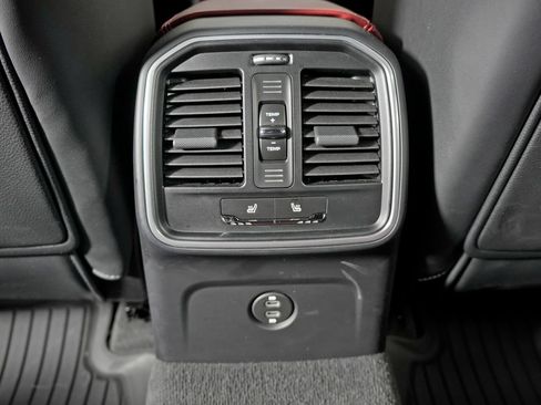 Certified 2026 Porsche Macan S AWD/4WD image 38
