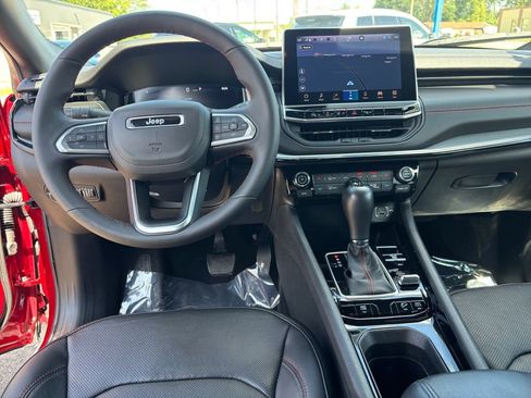 Used 2025 Jeep Compass Trailhawk w/ Trailhawk Elite Group AWD/4WD image 28