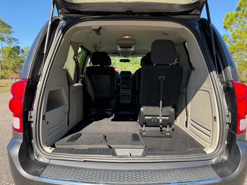 Used 2017 Dodge Grand Caravan SE w/ Power Window Group image 15