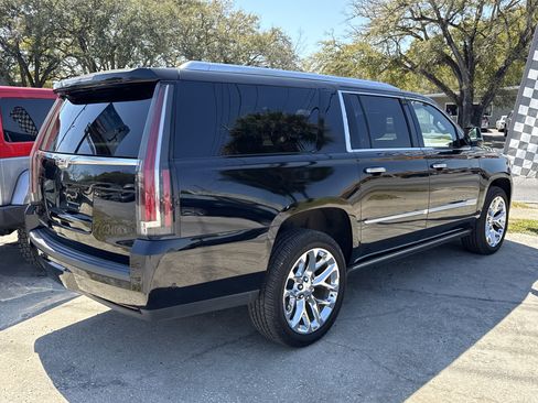 Used 2018 Cadillac Escalade ESV Platinum image 4