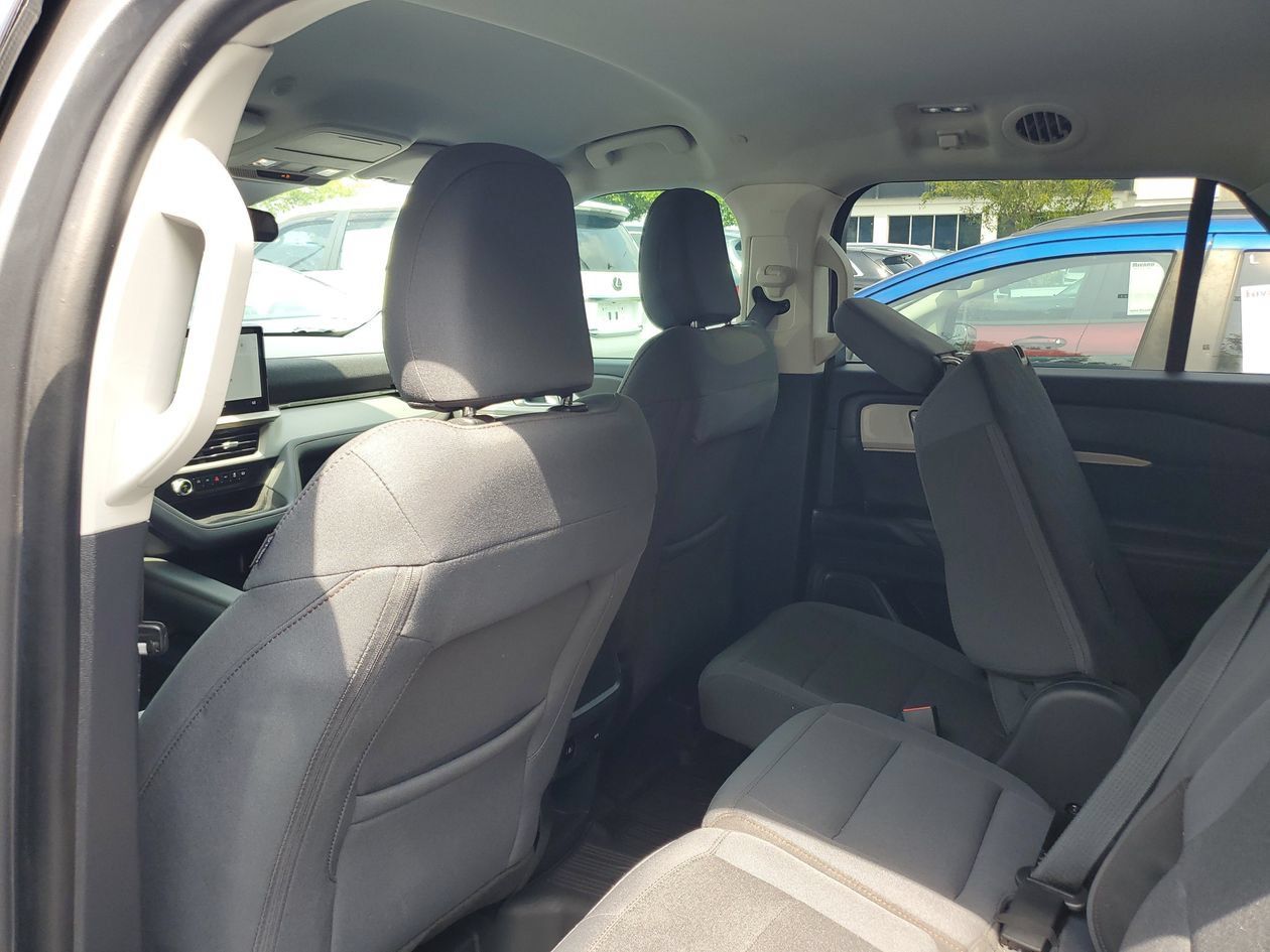 Used 2026 Ford Explorer Active RWD image 9