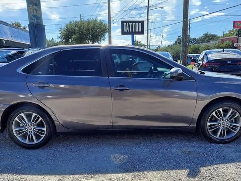 Used 2016 Toyota Camry SE image 5