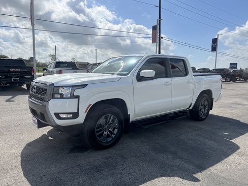 Used 2025 Nissan Frontier SV w/ SV Convenience Package image 7