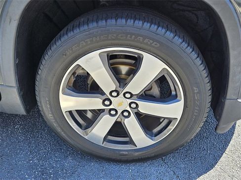 Used 2020 Chevrolet Traverse LT w/ LT Premium Package image 18