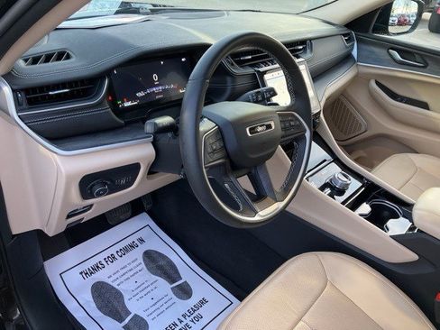 Certified 2022 Jeep Grand Cherokee Limited w/ Luxury Tech Group II image 14