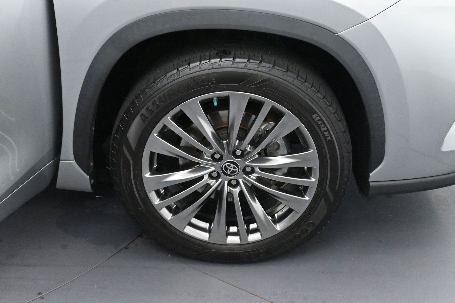 Used 2021 Toyota Highlander Limited FWD image 39