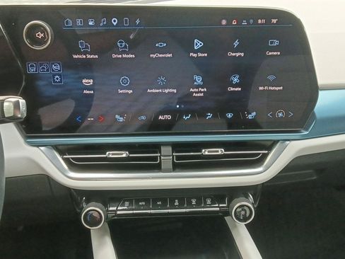 Used 2024 Chevrolet Equinox EV LT w/ Active Safety Package 3 FWD image 4