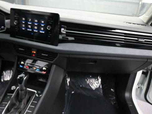 New 2026 Volkswagen Jetta SE FWD image 43