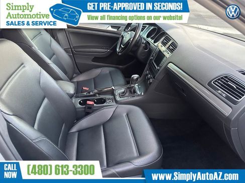 Used 2017 Volkswagen Golf Alltrack SE image 16