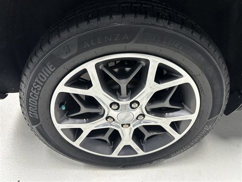 Used 2019 Jeep Grand Cherokee Limited w/ Luxury Group II image 12