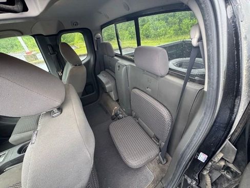 Used 2013 Nissan Frontier SV RWD image 11