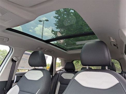 New 2025 Volkswagen Taos SEL image 12