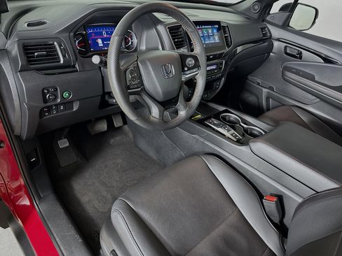 Used 2024 Honda Passport Black Edition image 8