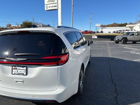 New 2026 Chrysler Pacifica Pinnacle FWD image 12