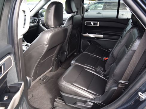 Used 2023 Ford Explorer XLT w/ Equipment Group 202A AWD/4WD image 8