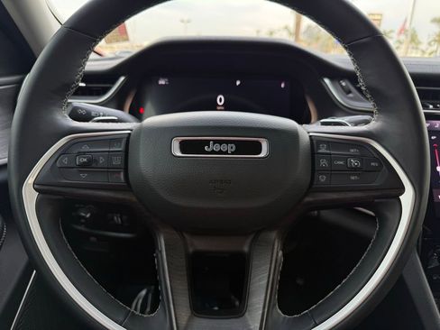 Used 2022 Jeep Grand Cherokee L Limited w/ Black Appearance Package image 23