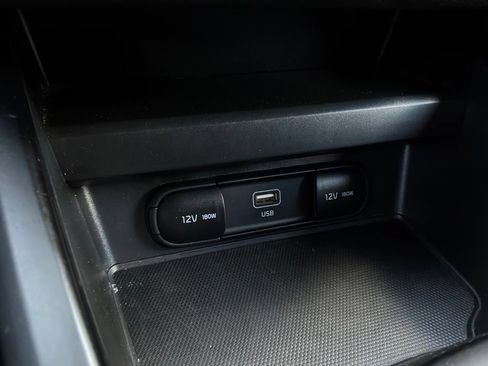 Used 2025 Kia Soul LX w/ LX Technology Package FWD image 22