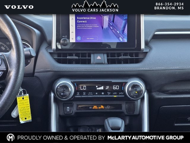 Used 2023 Toyota RAV4 LE AWD/4WD image 9