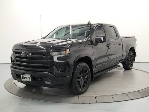 Used 2024 Chevrolet Silverado 1500 High Country w/ Midnight Edition AWD/4WD image 3