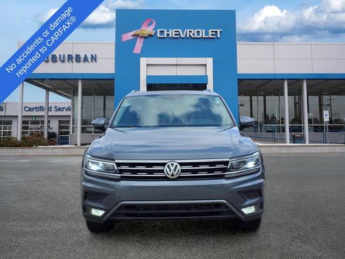 Used 2018 Volkswagen Tiguan SEL AWD/4WD image 2