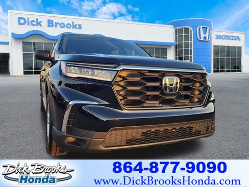 Used 2023 Honda Pilot LX image 1