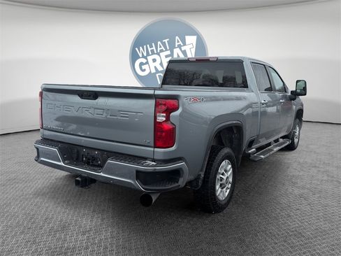 Used 2024 Chevrolet Silverado 2500 LT image 3